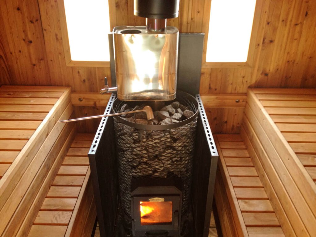 финская дровяная печь с баком для воды