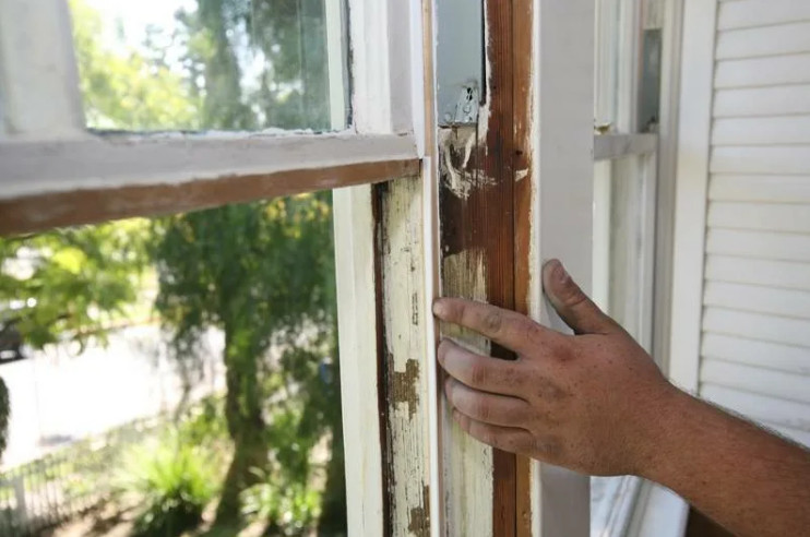 Как отремонтировать деревянное окно?