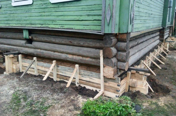 Как отремонтировать фундамент деревянного дома?