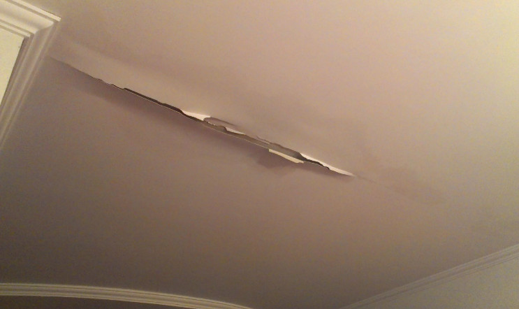 Как отремонтировать потолок после протечки?