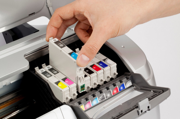 Опыт мастера и качество тонера – условия для заправки принтера