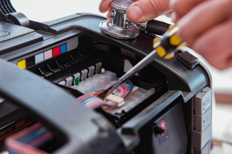 Опыт мастера и качество тонера – условия для заправки принтера